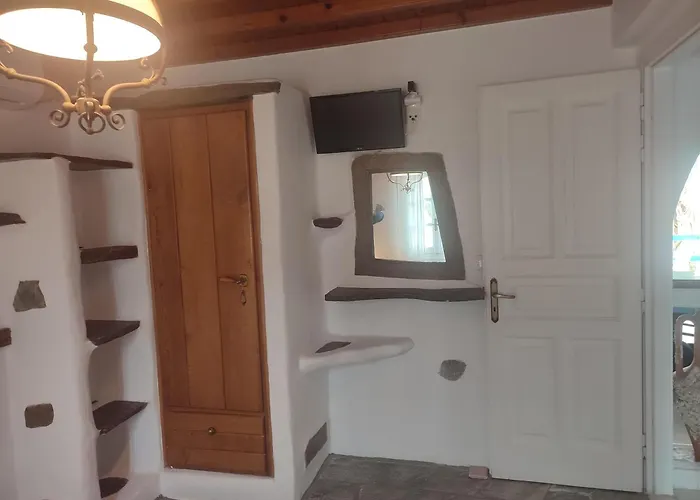 Beachside 2 Bd Stylish Apt W Private Patio * Ornos (Mykonos)