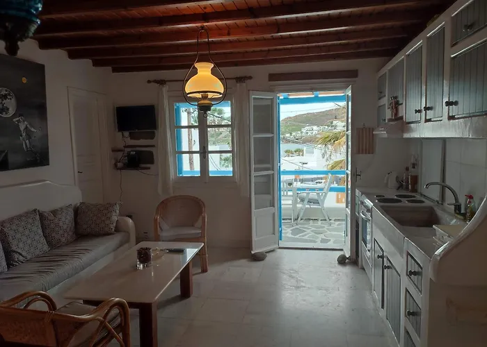 Beachside 2 Bd Stylish Apt W Private Patio Ornos (Mykonos)