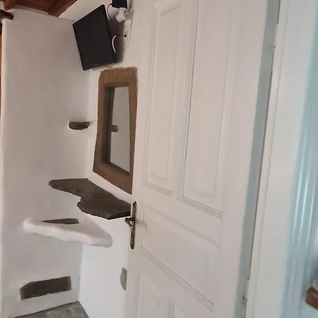 Beachside 2 Bd Stylish Apt W Private Patio Apartment Ornos (Mykonos)