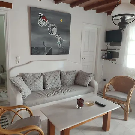 Beachside 2 Bd Stylish Apt W Private Patio Apartment Ornos (Mykonos)