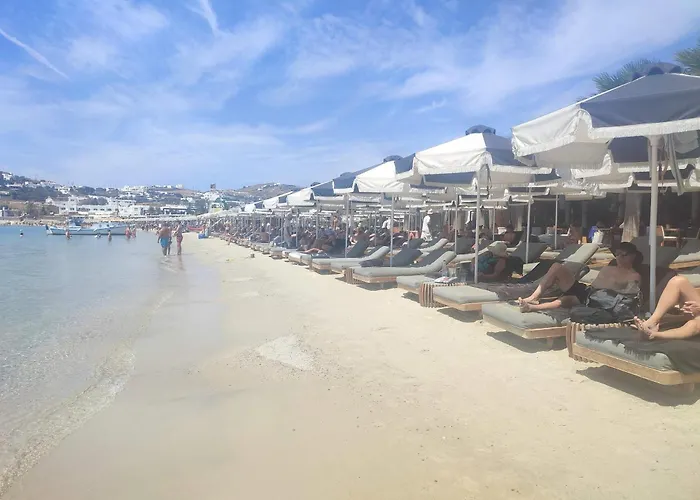 Beachside 2 Bd Stylish Apt W Private Patio